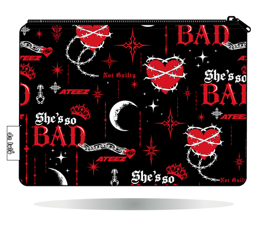 Funda Kindle ATEEZ BAD negra, vista trasera, con estampado propio y cierre de cremallera.