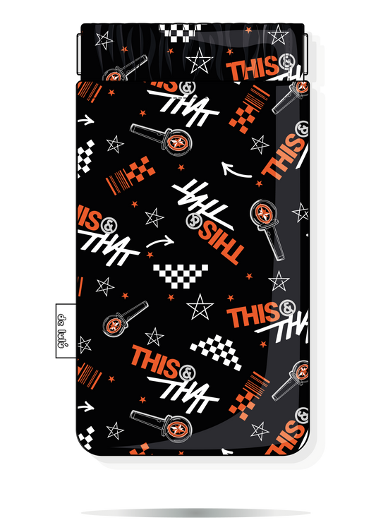 Funda para gafas This and That Stray Kids handmade negra con cierre flexible metálico