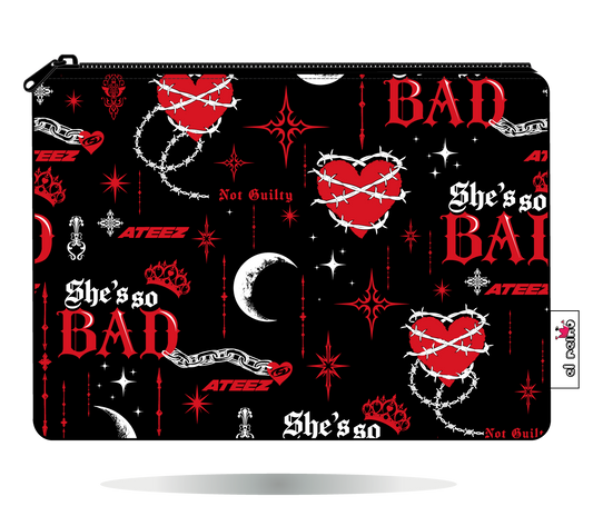 Funda Kobo ATEEZ BAD negra, vista frontal, con corazones rojos y cadenas.