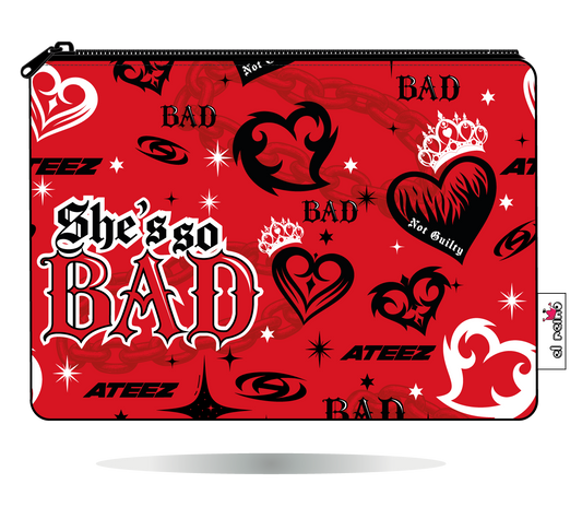 Funda Kobo ATEEZ BAD roja, vista frontal, con corazones y coronas.