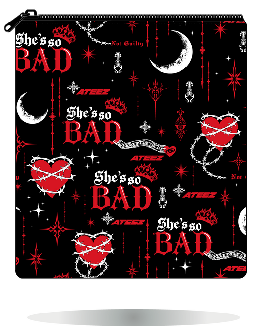 Funda para manga ATEEZ BAD negra, vista frontal, con estampado propio y cierre con cremallera.