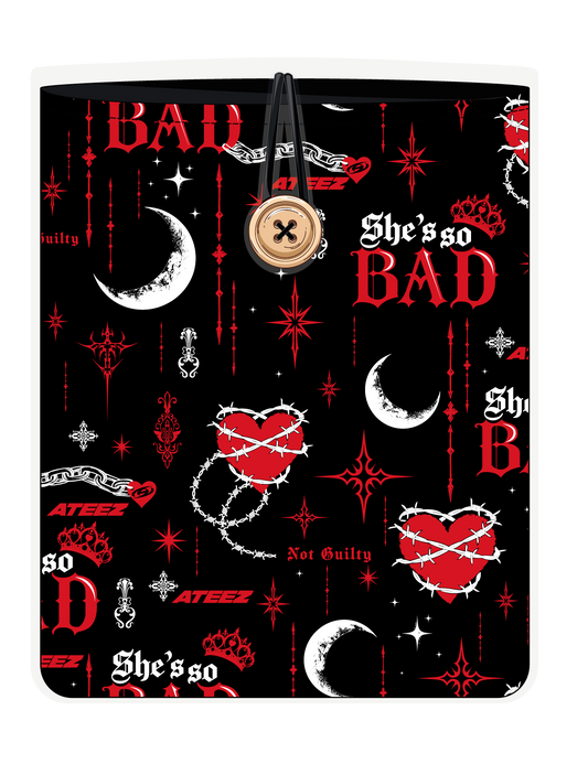 Funda para libros ATEEZ BAD rosa, vista frontal, con estampado propio y cierre con botón y elástico.