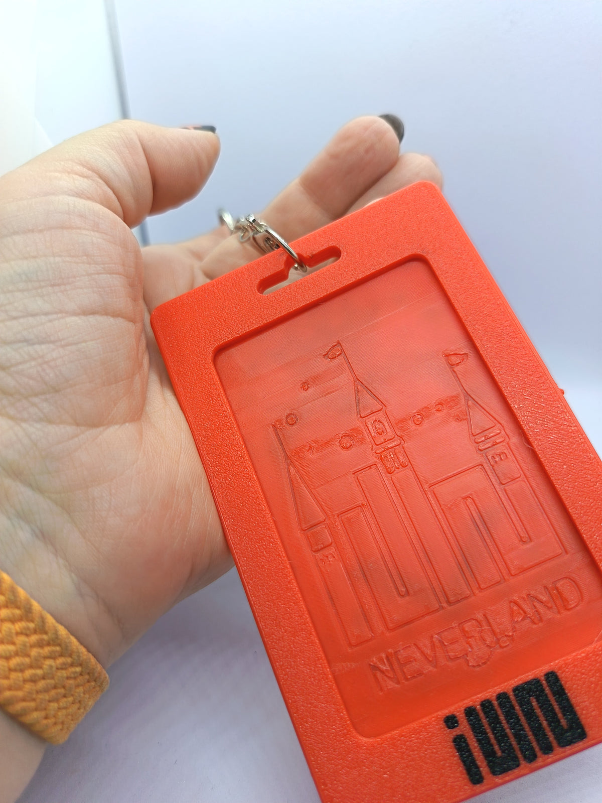 Holder para photocard I-DLE, ventana frontal y marco naranja.