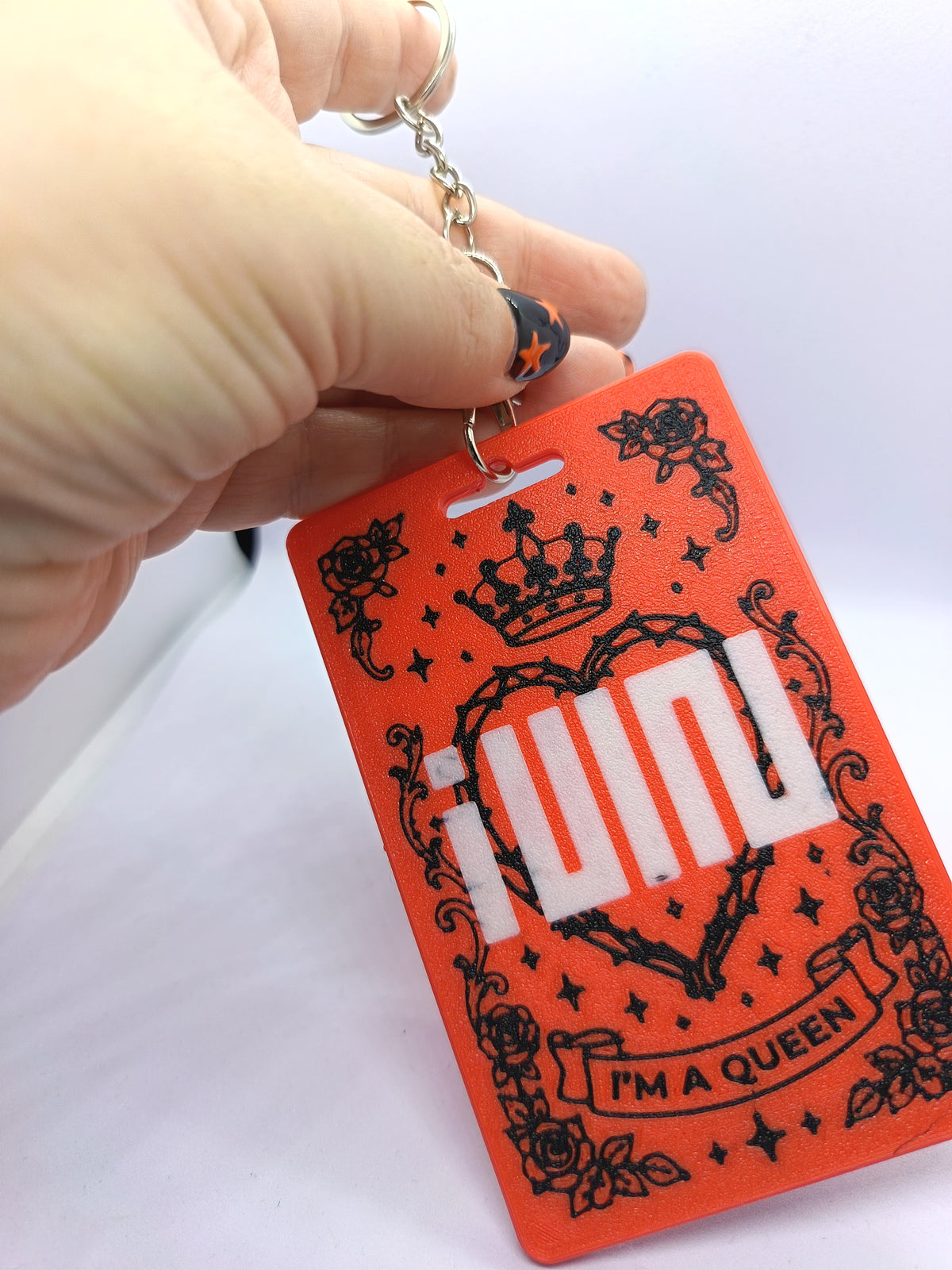 Holder para photocard I-DLE, reverso con corazón, corona y frase I’m a Queen.
