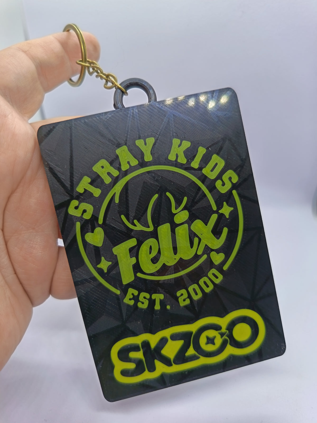 Holder para photocard Stray Kids, reverso negro con diseño FELIX y SKZOO en amarillo verdoso.