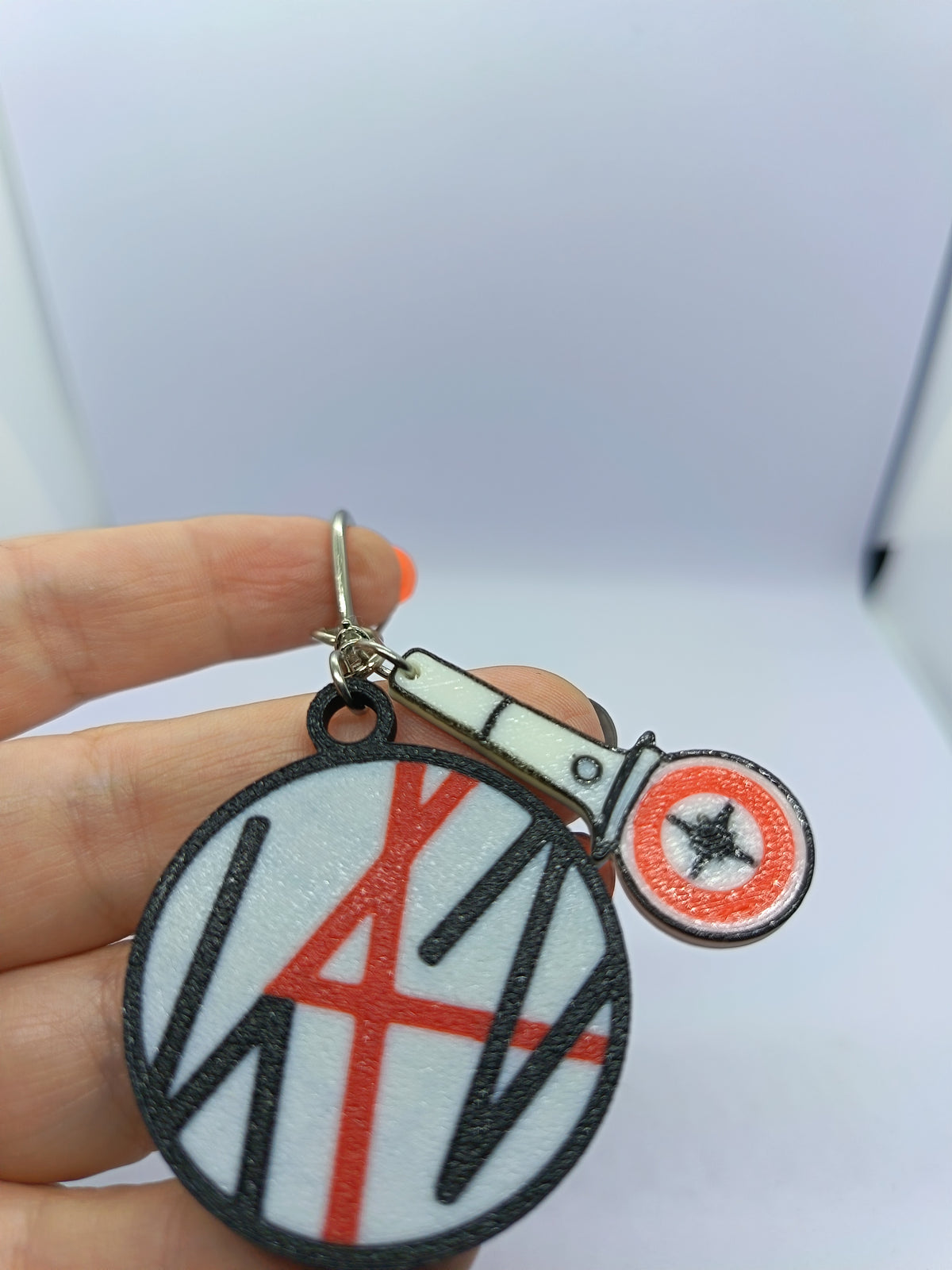 Llavero Stray Kids con logo y charm lightstick
