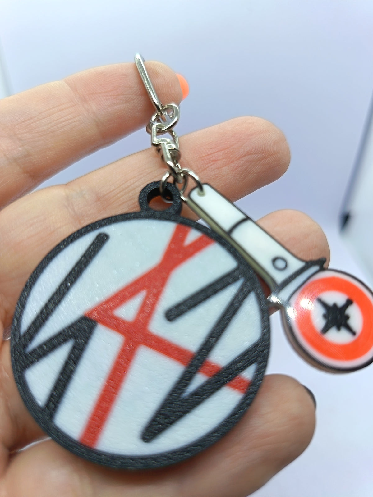 Llavero Stray Kids con logo y charm lightstick
