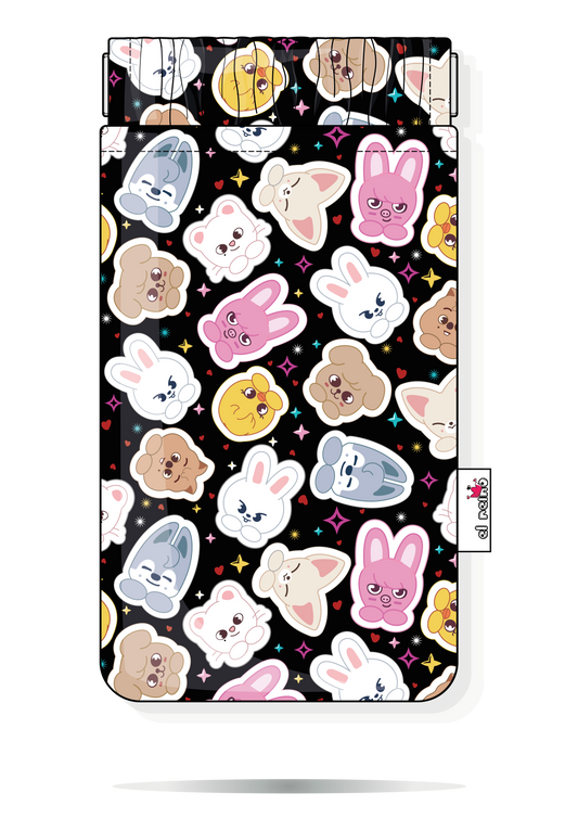 Funda para gafas Skzoo Chibi Stray Kids handmade con cierre flexible metálico.