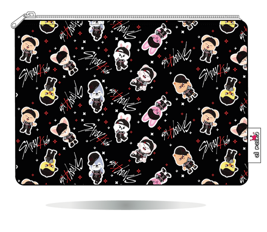 Funda para Kindle SKZOO béisbol negra de Stray Kids, vista frontal, con personajes SKZOO con motivos de béisbol sobre fondo negro