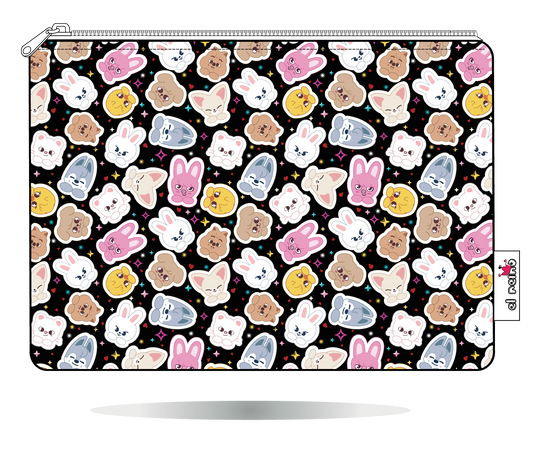 Funda para Kobo SKZOO chibi multicolor de Stray Kids, vista frontal, con personajes chibi multicolor sobre fondo negro