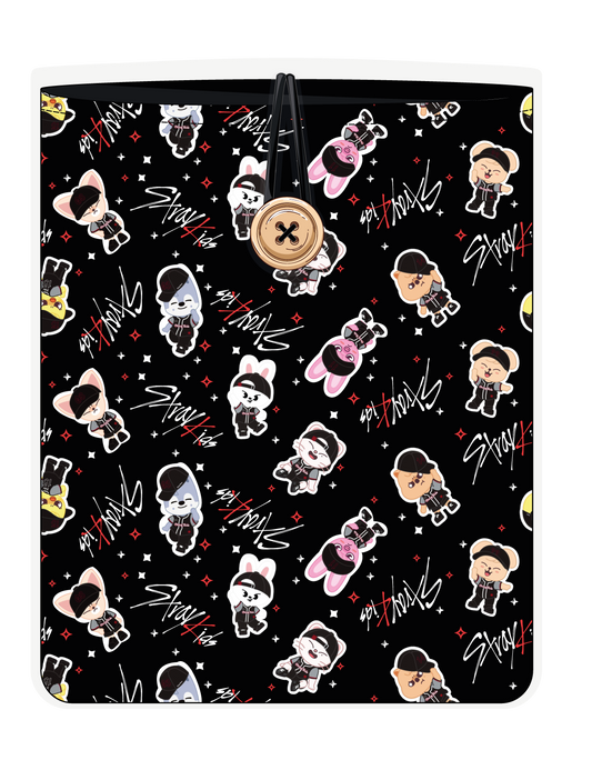 Funda para libro SKZOO firmas negro de Stray Kids, vista frontal, con personajes chibi y firmas sobre fondo negro