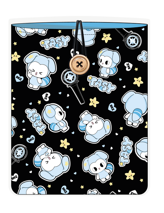 Funda para libro TASY chibi negro de Stray Kids, vista frontal, con personajes TASY azules pequeños sobre fondo negro