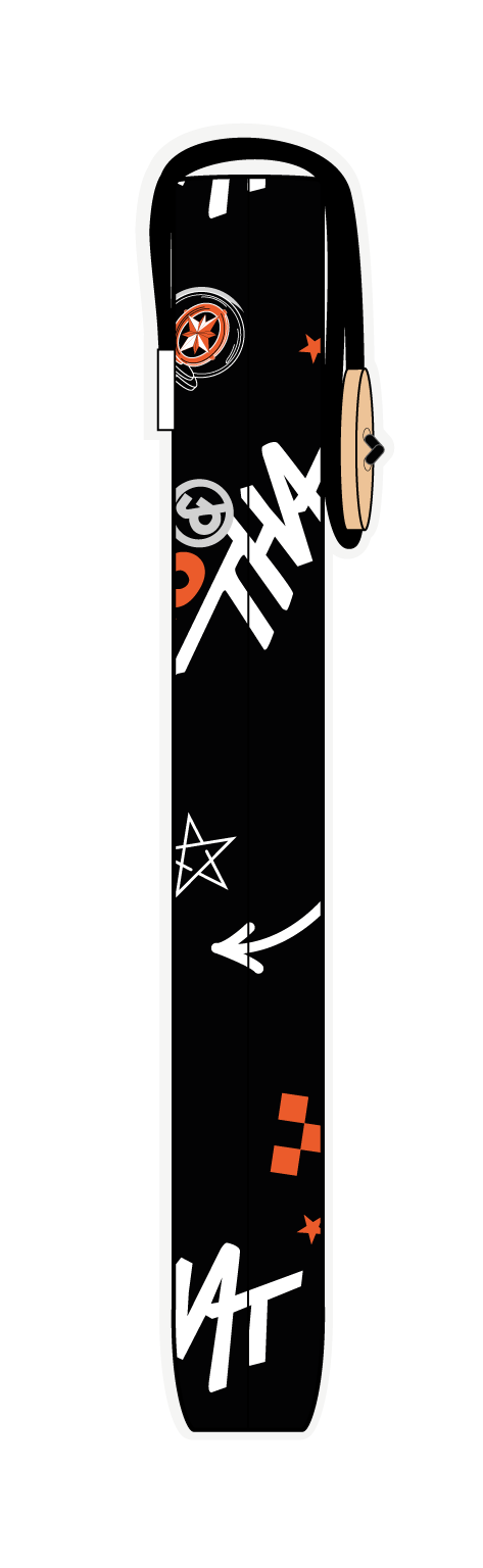Funda para libro This & That negro de Stray Kids, vista lateral, con tipografía y motivos gráficos This & That en negro, blanco y naranja