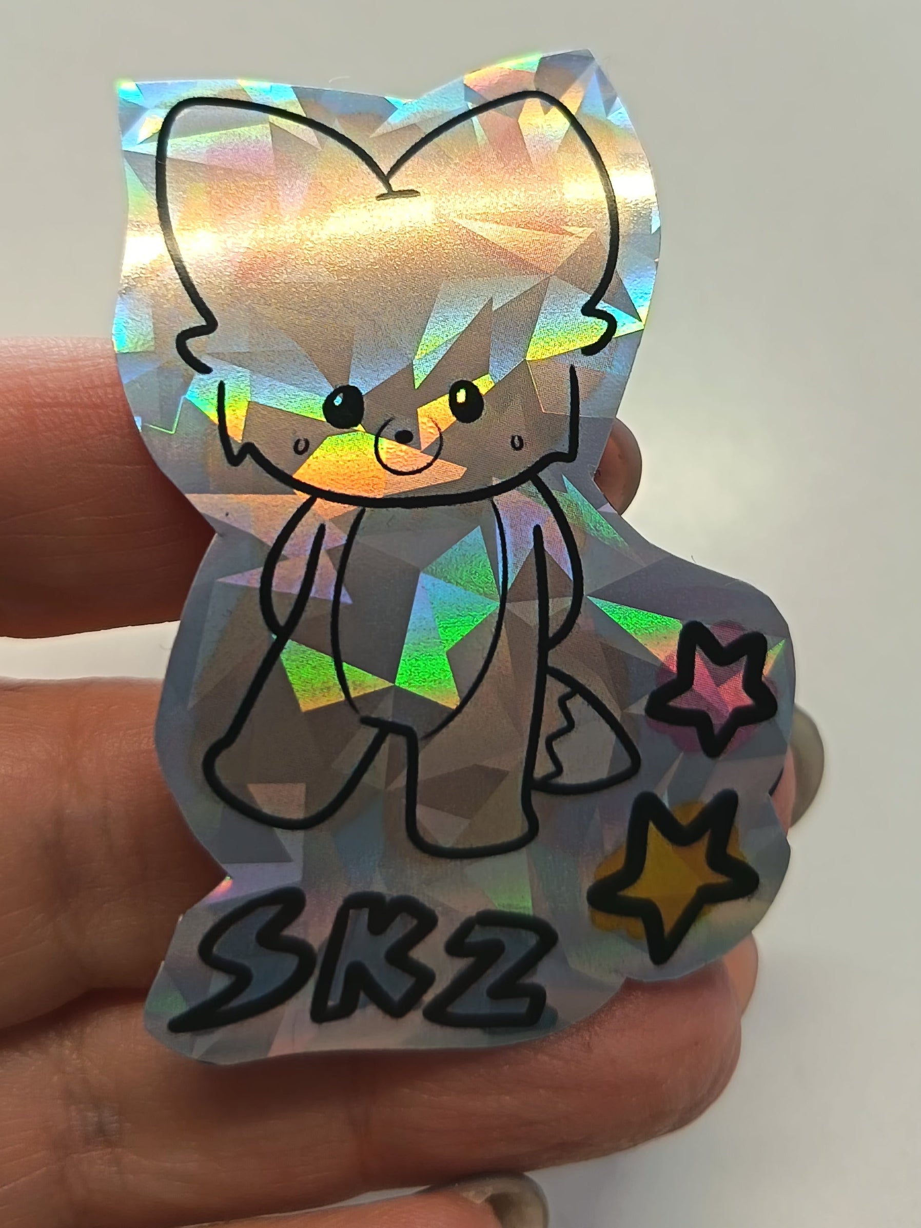 Sticker holográfico FoxI.Ny Skzoo de Stray Kids con efecto diamond brillante, diseño kawaii de zorrito K-pop para decorar portátil o agenda