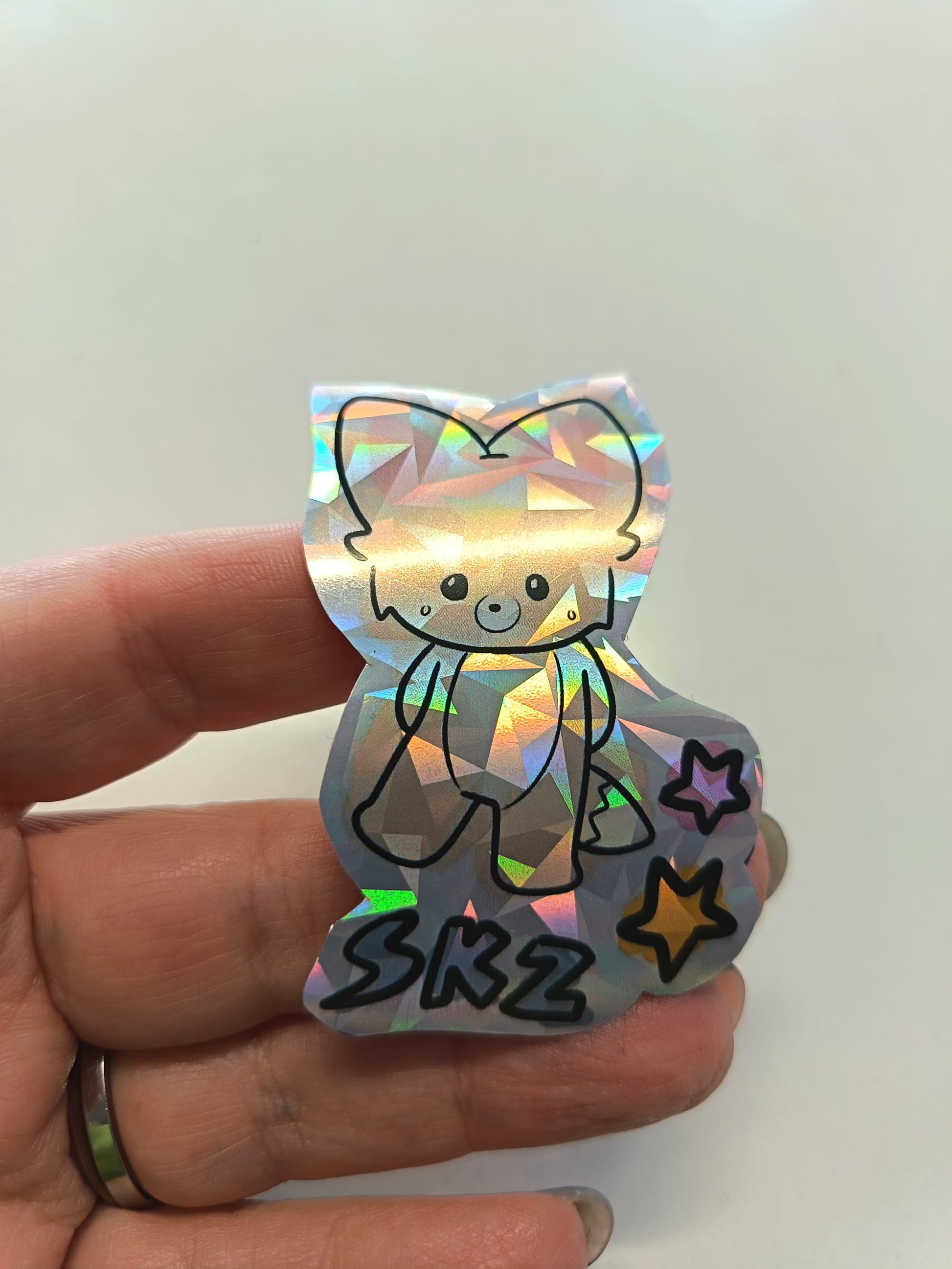Sticker holográfico FoxI.Ny Skzoo de Stray Kids con efecto diamond brillante, diseño kawaii de zorrito K-pop para decorar portátil o agenda